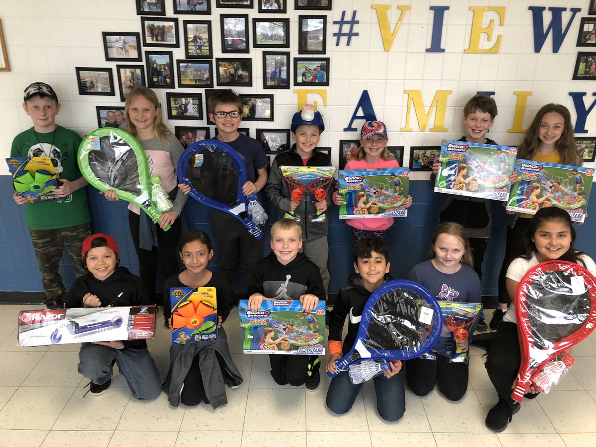 amandacohn9's tweet photo. Day 2 of the IAR prize giveaway was a success! These amazing students walked away with some fun outdoor prizes. #yardgames #isitspringyet #justaddsun #round1done @VV_Voyagers https://t.co/h0ORq2AmBW