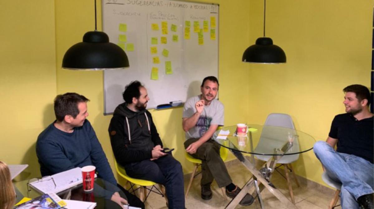 cocreatevlc's tweet photo. Hoy Jueves iniciamos el día con nuestra actividad más esperada; los #Pitch 👏. José L. Monzo presentó su #proyecto #DACTours. Valery Chistov nos habló de #DisruptiveForesight, y Angel Tinajero con  #BosqueEscuela. Enhorabuena 👏😃#CoSIE2010 @valenciactiva_ @michaelwill1003 https://t.co/m19OaHstbw
