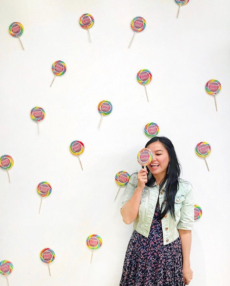 VisitSugarLand's tweet photo. Day Trip Idea: @thewhimsyworld pop-up art show happening at @SLTownSquare. 

To get tickets, click the link below. 
https://t.co/xqOZDCmS34

📷: @pepc0

#visitsugarlandtx https://t.co/ROS8D265hv