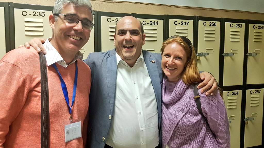 UGRemprendedora's tweet photo. 🙋🏻♂️Asi termina el 4 foro de emprendimiento. 🙌Muchísimas gracias a todos los asistentes, al equipo y a los voluntarios por hacer esto posible. 🤠🤠🤠
Como @rufodelarosa 🏄♂️ha dicho:
" Vosotros sois los nuevos líderes de la tecnología...¡ Si os lo curráis!"
#UGRtransforma https://t.co/T65ABulSqI