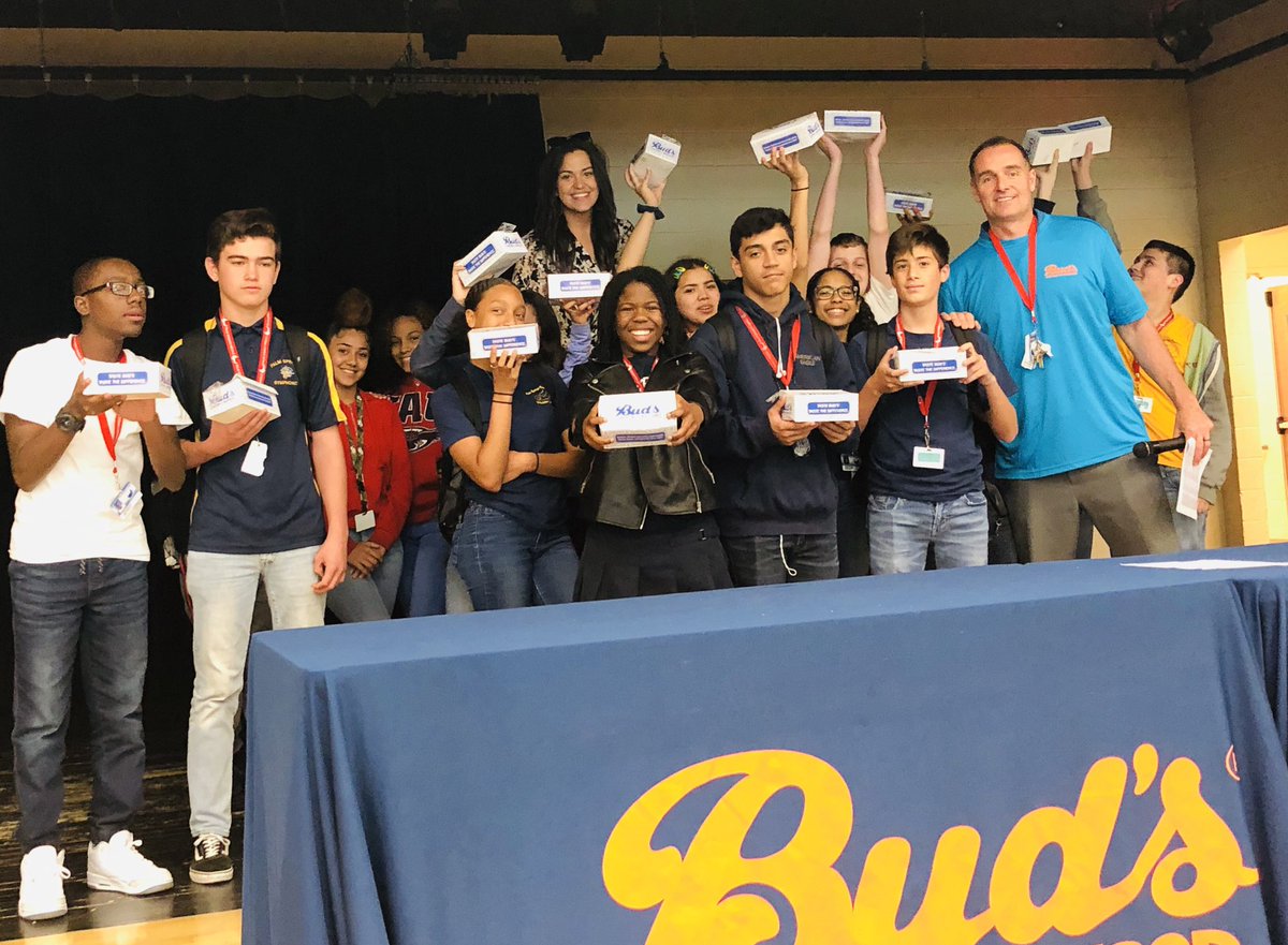 PSCMS_RDgoals's tweet photo. @MsDHartman @pbcsd @palmspringsms @BudsChicken Thanks for the support @MsDHartman !! 💓 https://t.co/9v7ObkEe7M