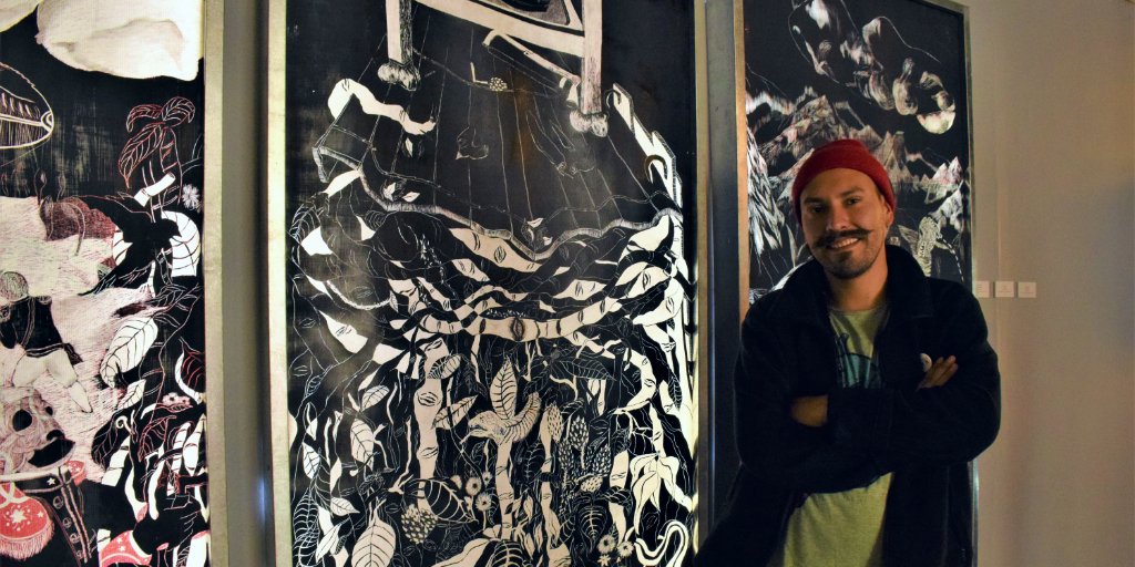 Hoy nos visitó Antonio Lara, creador de "Mestizo". Trabajo en pintura experimental que puedes conocer hasta el 21 de abril 👉 estacionmapocho.cl