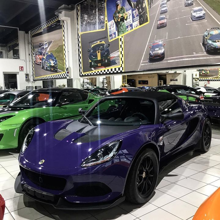 pbracingitalia's tweet photo. Elise CUP 250 - Porsche UltraViolet 💜 AMAZING!!!!!! #pbracing #lotus #lotuselise250 #ultraviolet #car #supercar #lallio #bergamo https://t.co/LuGsUVjKkN https://t.co/aSneAchEV1