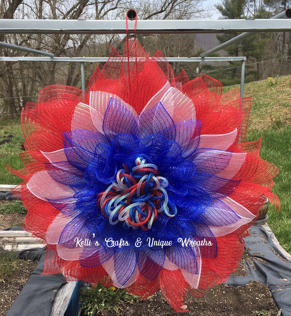 KelliWi66750636's tweet photo. #IMADETHIS #UITC #PATRIOTIC #DOUBLESIDED #RED #WHITE #BLUE #PATRIOTICSUNFLOWER #SPINSINTHEWIND #MEMORIALDAY #INDEPENDENCEDAY #YEARAROUND #UNIQUE #OOAK #THEPOSSIBILITIESAREENDLESS https://t.co/Gn0qD39KBL