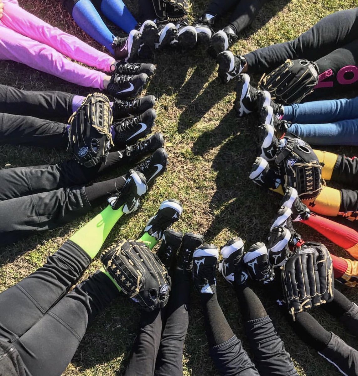 TheSDProject1's tweet photo. This group of softball girls come from Accomack VA, an area facing extreme financial struggle. They were unable to afford what was needed to keep playing. We sent over a ton of gear, they sent this back .
What a beautiful site, go kill it!😈 #thesdproject #softball #virginia https://t.co/nNabfpqciJ