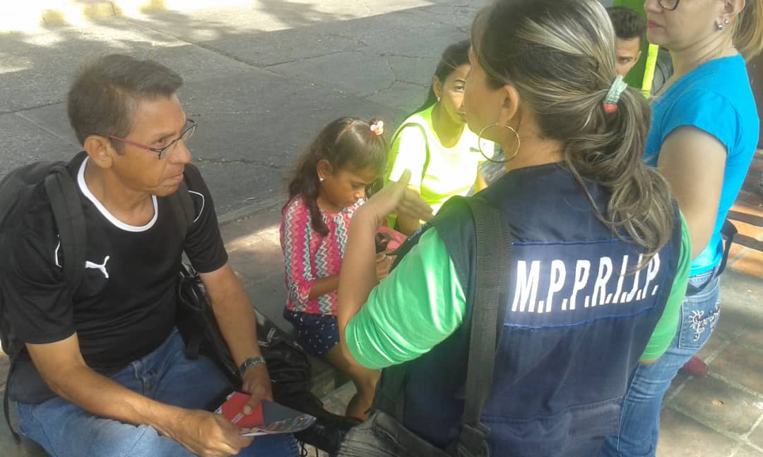 GuaricoSenades's tweet photo. #04Abril|| Servidores del #Senades explican a pasajeros del terminal de San Juan de los Morros la importancia del cumplimiento de la #LPCAM @MIJPVenezuela @SENADESMIJP @Guaricoseguro @Pablofb https://t.co/sVWAfmcCXW