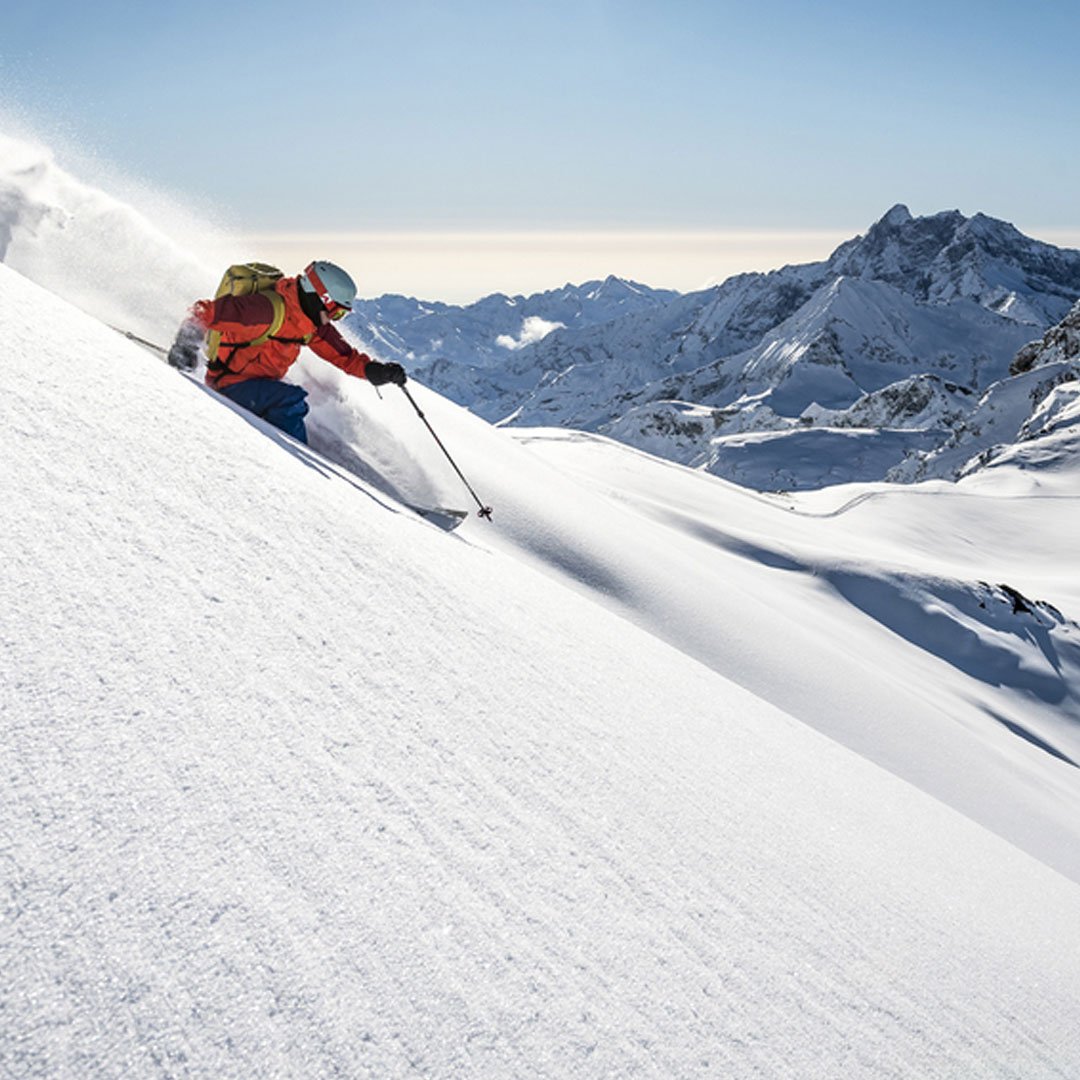 The glorious ups and downs of backcountry life. The Völkl VTA 98 maximizes the ratio of weight to performance on the descent.  #simplyvolkl  #weknowskiing  #backcountryisthebestcountry