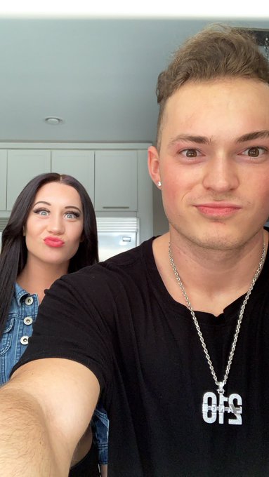 LizzyWurst’s pics and videos