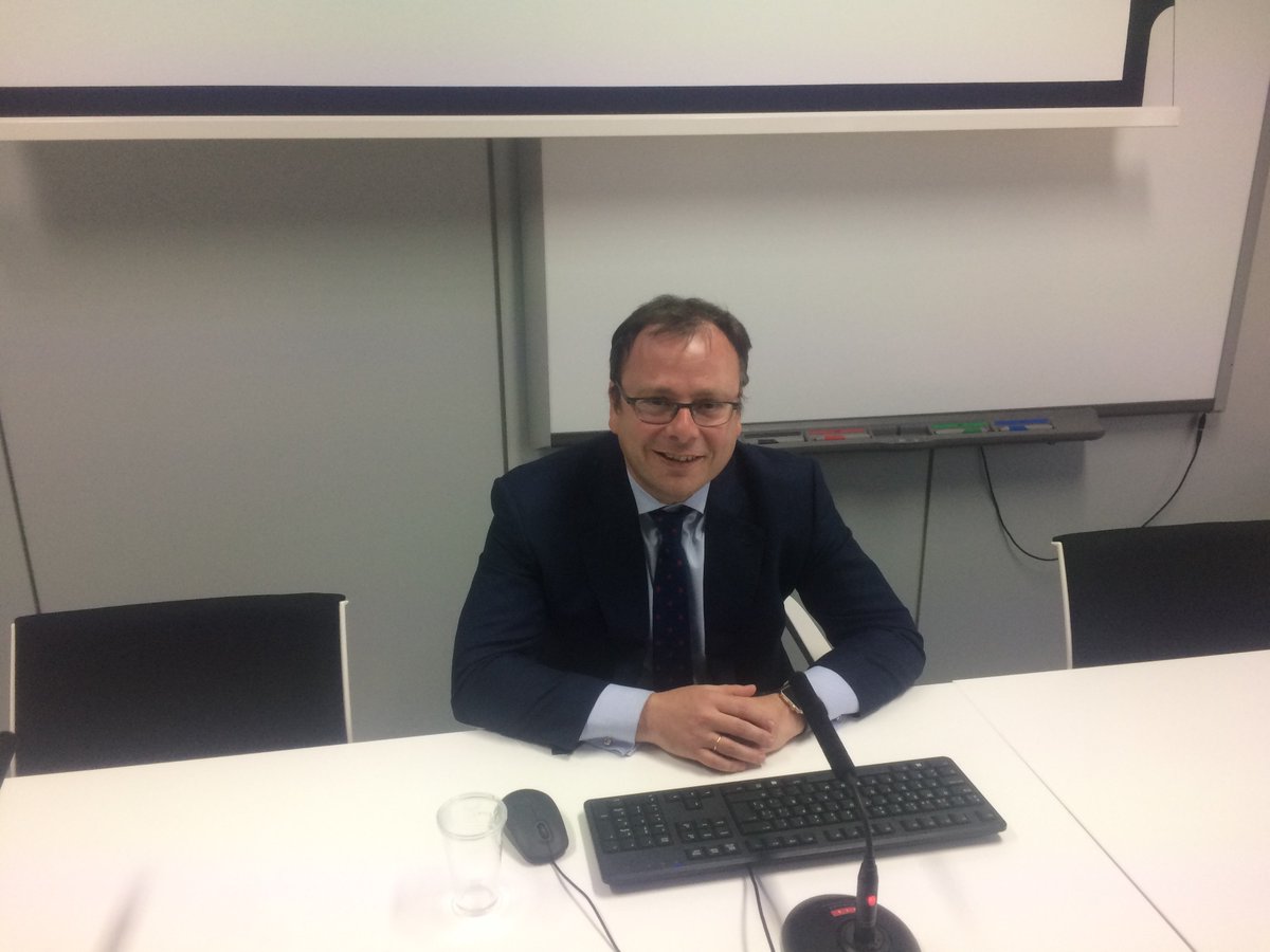 Ayer tuve mi primer "webinar", una nueva experiencia el realizar una ponencia sin público presencial pero con un montón de preguntas online. Mi agradecimiento a la <a href="/UNED/">UNED</a> por seleccionarme para impartir una ponencia sobre la importancia del Asesoramiento Financiero.