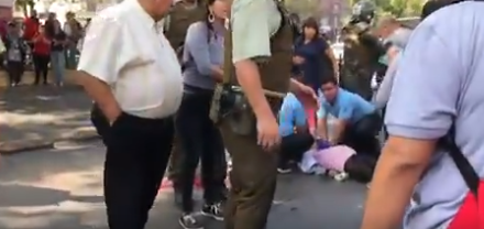 VenceremosDV's tweet photo. #Nacional | #Urgente | #EstacionCentral
Hasta el momento, Carabineros de Chile no se ha referido al incidente. Sin embargo, las reacciones en el lugar no se han hecho esperar.
En desarrollo. https://t.co/D83m2KzEcp https://t.co/a8AQWdqZh7