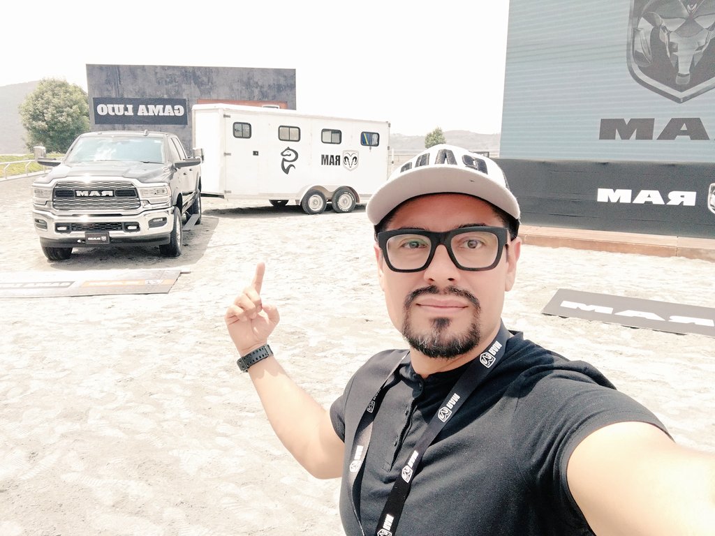 elguams's tweet image. #RoundTripElGuams llegando a conocer a los nuevos miembros de la familia @RAM_MX Heavy Duty #RAMHD @CeballosMex @FCAMexico