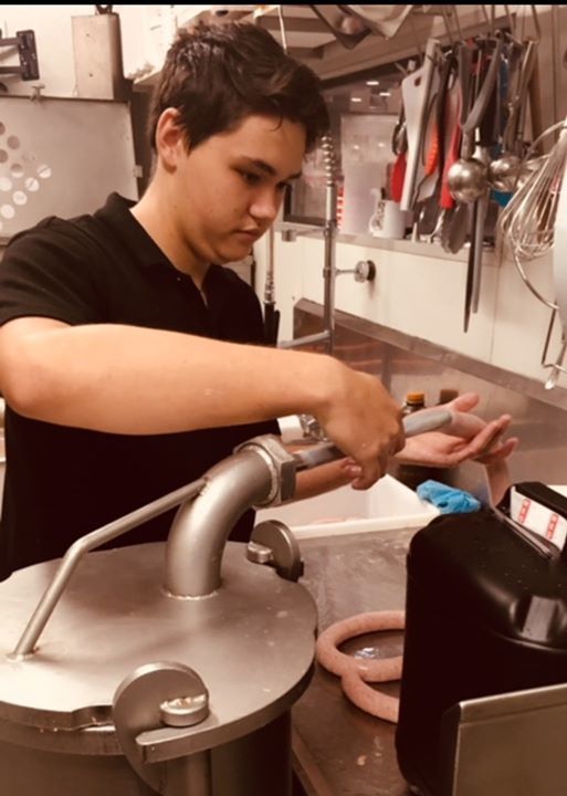 EmployFirstAid's tweet photo. Employment First Aid worked alongside Mitch today at Lenards Chicken in Hervey Bay. The owner is so far impressed that Mitch brings with him previous experience to his new role.

"Great job Mitch" https://t.co/w9p7IJivlg #EmploymentFirstAid #HelpingYoungPeople #StayInWork https://t.co/VPmv8U8SRg