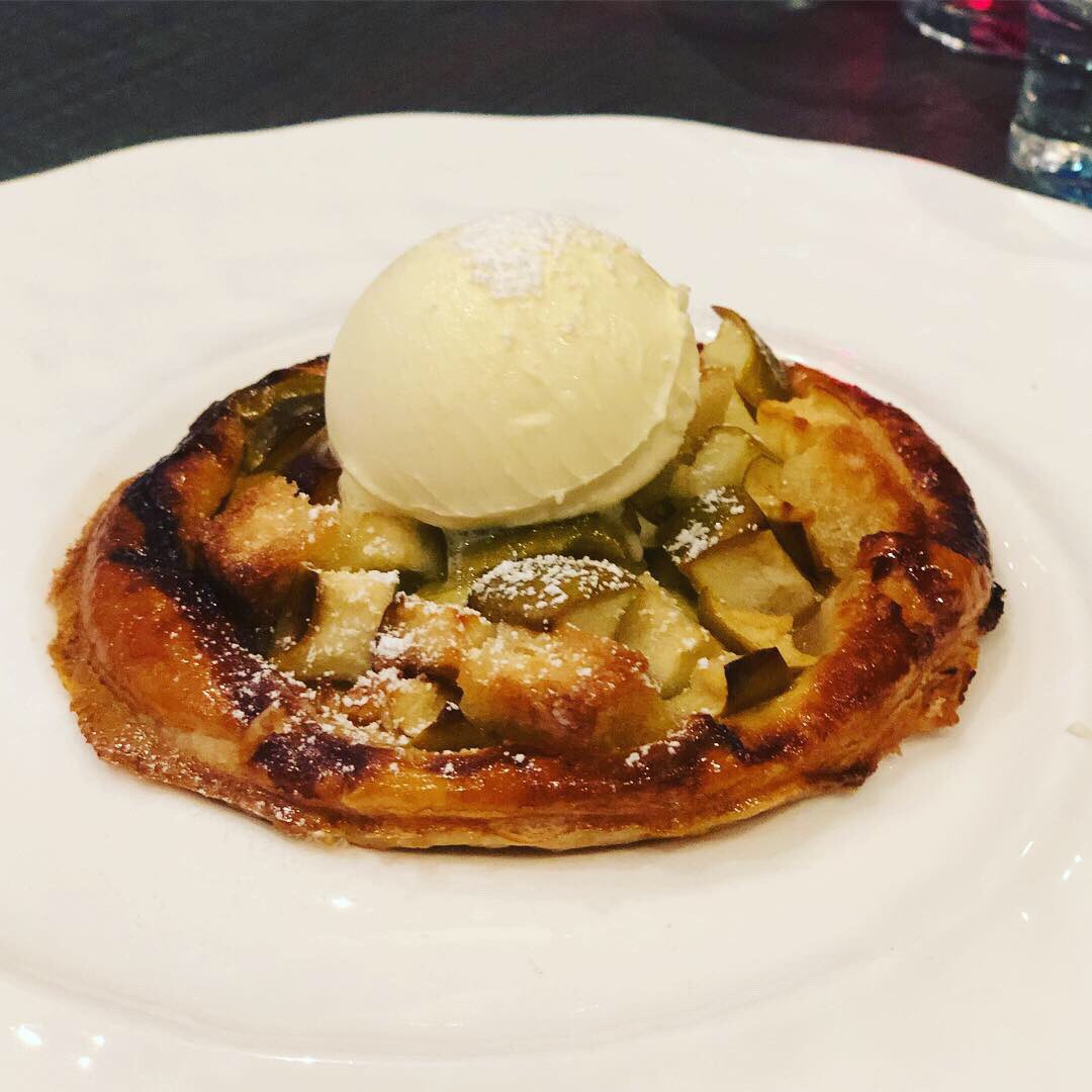 Relax and take the stress out of your preflight routine with dinner &amp; drinks at #UrbanCafe <a href="/SofitelLondonGA/">Sofitel London Gatwick</a>  #gatwicknorthterminal #peanutbuttercheesecake #seabass #airporthotel 🍽🥃💺✈️