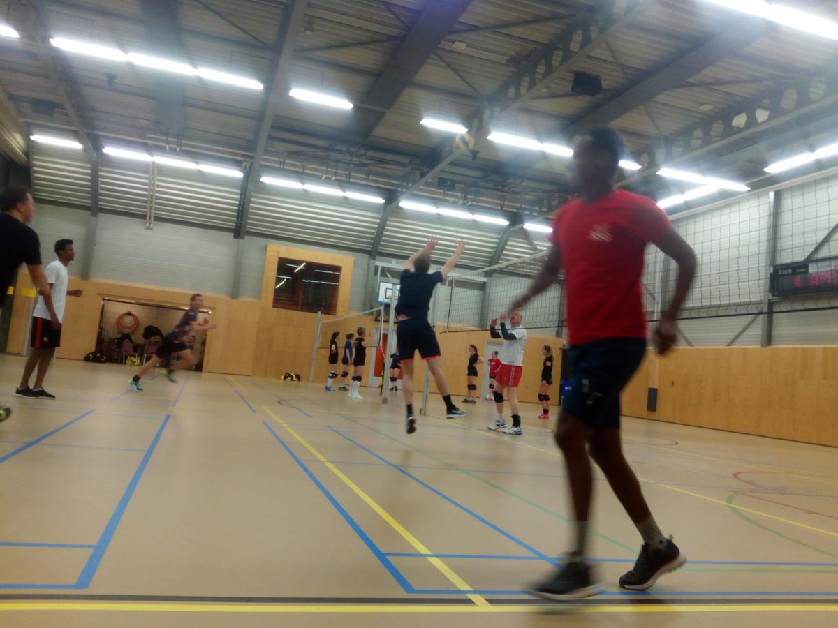 BSC_Dalfsen's tweet photo. Werken aan integratie en gezondheid van o.a. #tariq #absalom #badee #ghassan #munir #maravi #jacoub #bilal #taquee en #loranq in @gem_dalfsen vandaag enkele op proef bij volleybal heren 1 & 2 #dalvo en basketbalgroep o.l.v. @SportscanNL #integratieopznbest #gezondeleefstijl https://t.co/8JA88CPPEd