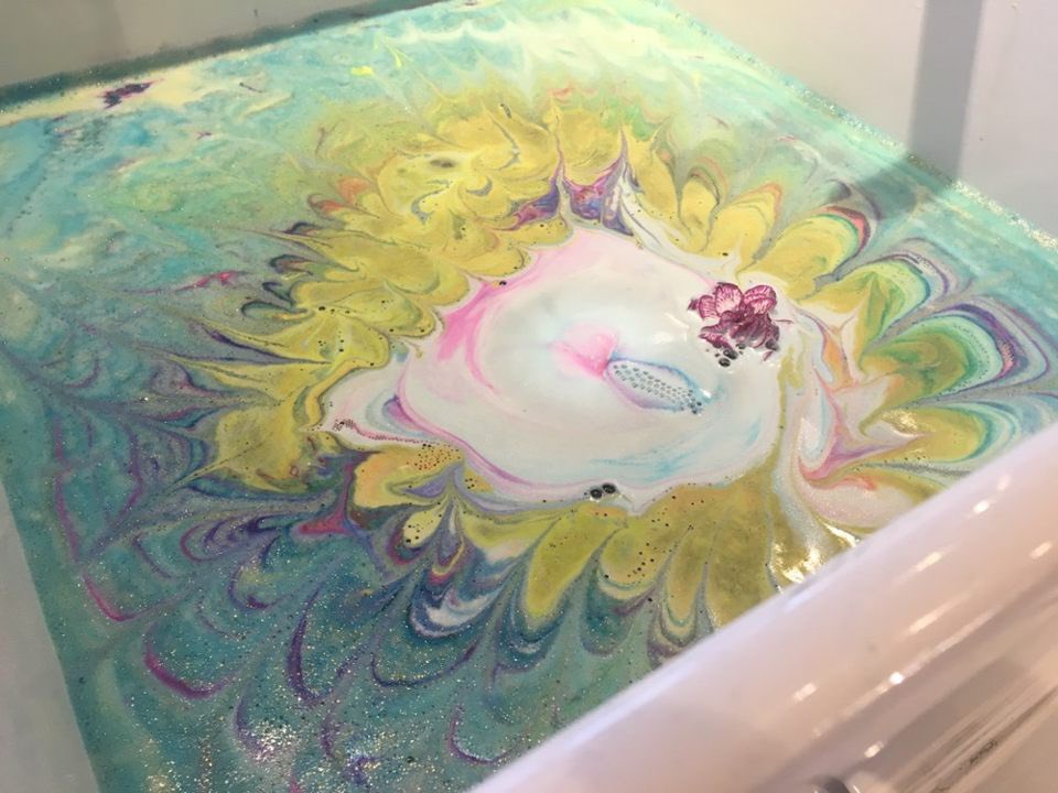 PR262LCollett's tweet photo. I love my job. I get to play in bubble bath all day 😊 school comes first always but a part time job can’t hurt. Especially if you like it https://t.co/6tkQ3NRNus