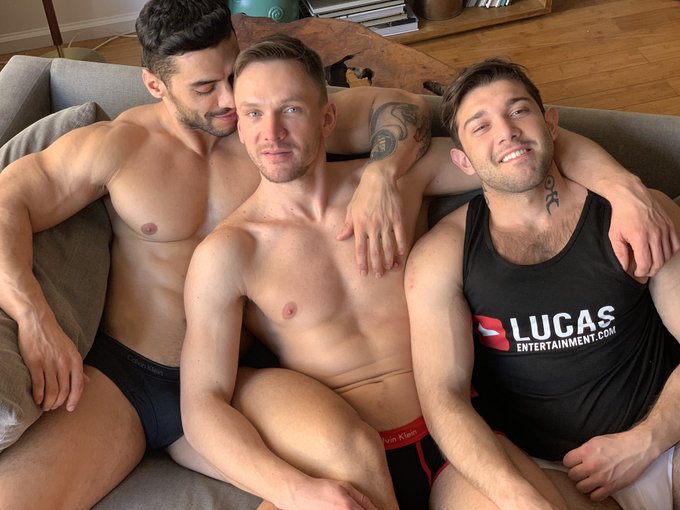 On the set for @LucasEnt w these beautiful men @vic_andrey @OAradwinwin @BenBatemenXXX @QueerMeNow @MichaelLucasNYC