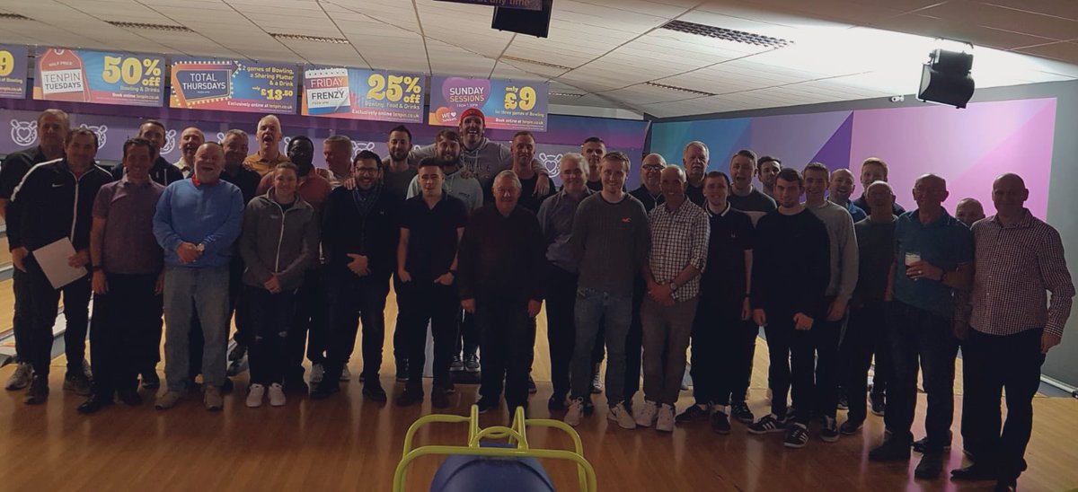 🎳 SOCIAL 🎳 

Over 35 <a href="/WorcsFA/">Worcestershire FA ⚽</a> match officials have been <a href="/Tenpin_Bowling/">Tenpin Bowling</a> as part of their local <a href="/RefsAssociation/">The Referees’ Association</a> this evening. 

Learn more about The RA 👇
worcestershirefa.com/referees/suppo…