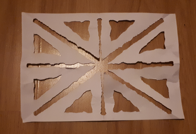 beccaj2110's tweet photo. #Task14 Tear the best picture out of your piece of paper. You have 200 seconds. I chose a flag 🇬🇧 #taskmasterbook @AlexHorne https://t.co/iXnq4McUm3