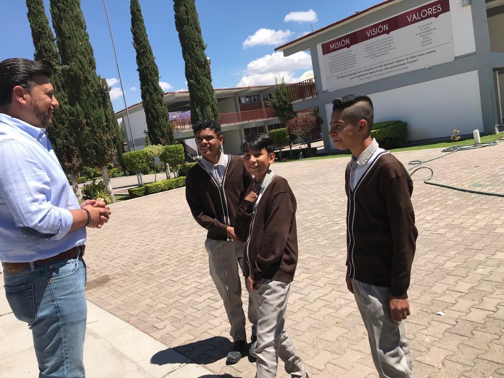 diegosinhue's tweet photo. El #GranFuturoGTO está en los niños y jóvenes como Anthony, Luis David y Manuel quienes lograron el 2do lugar en el Torneo Internacional de Robótica #WER2018 en Shanghái, China. En @gobiernogto los
seguiremos apoyando, junto con su familia, para que continúen sus proyectos. https://t.co/ACgXAk2q9N
