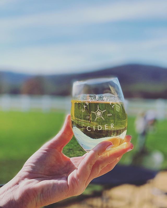 Sun’s out, cider’s out. 💪🍎📸: <a href="/castlehillcider/">Castle Hill Cider</a>Sun’s out, cider’s out. 💪🍎📸: @castlehillcider