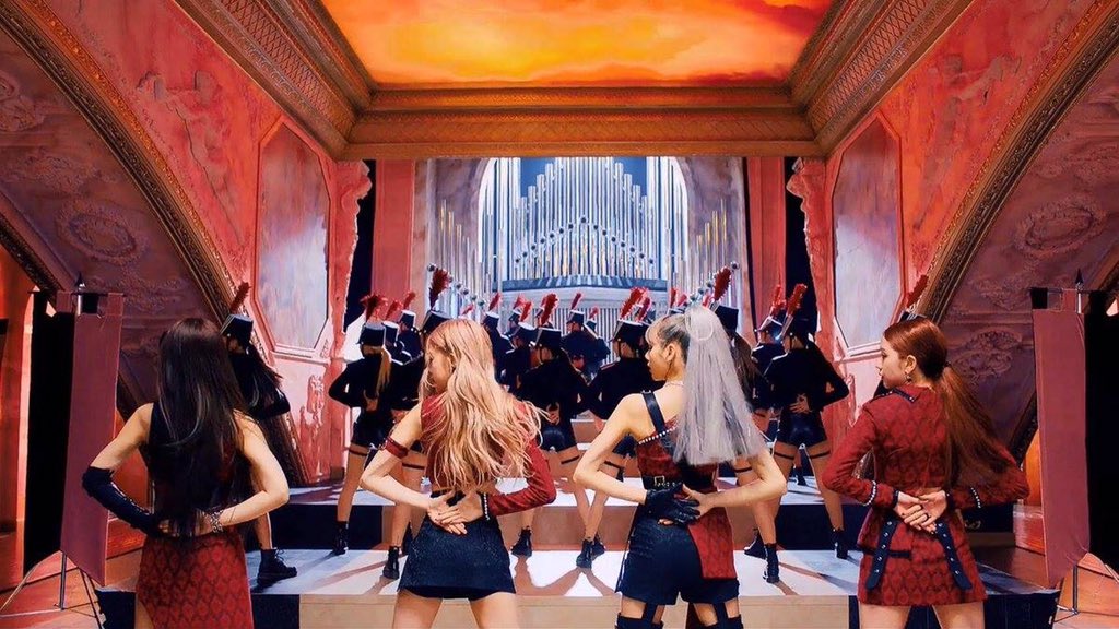 BPINKLATINO's tweet photo. "KILL THIS LOVE" se convierte en la canción con la ubicación más alta de un grupo femenino de K-Pop en la historia de iTunes USA. Superando a "Kiss and Make Up", también de BLACKPINK &amp; DUA LIPA.@ygofficialblink #KILLLTHISLOVEwithBLACKPINK https://t.co/qVIZorcRaJ