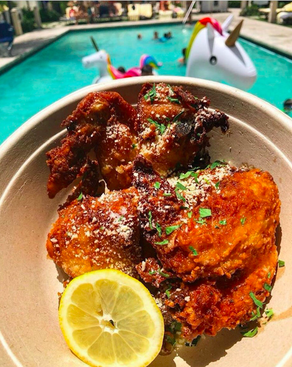 guidemunchies's tweet photo. This is a #MOOD😎
Eating well seasoned #FRIEDCHICKEN POOLSIDE! Not only is the 🍋 nice garnish, it provides that great kick‼️
at the one and only: @BirdandboneMIA (Picture by them) 
#Munchtime #FriedChicken #Poolside #Miami https://t.co/CtTW0rrq64