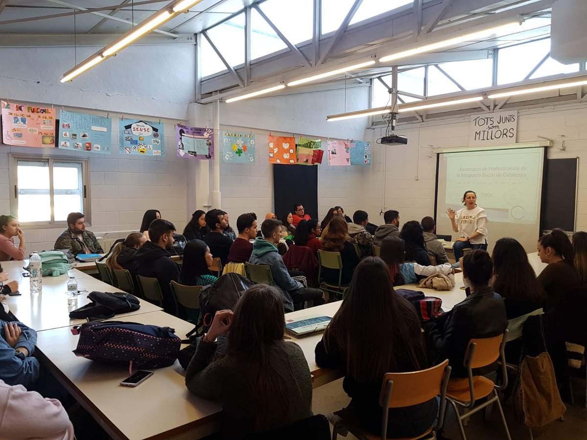 InstitutBastida's tweet photo. Xerrada TISOC per a l'alumnat d'Integració Social. #JornadaOrientacióIntegracióSocial #InstitutLaBastida #SantaColomadeGramenet #CiclesFormatius #ServeisalaComunitat https://t.co/8pEcNl31qJ