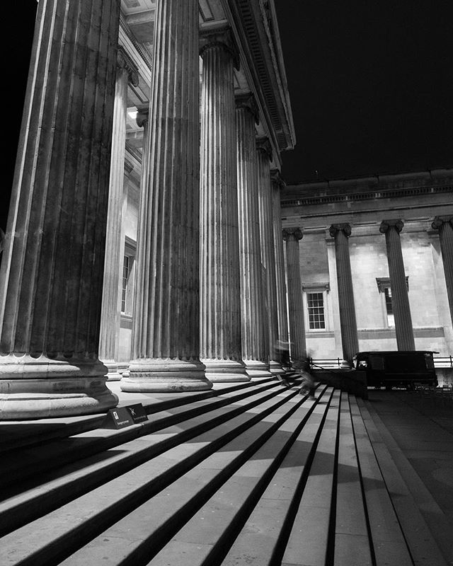 nickhdesign's tweet image. The British Museum @britishmuseum .
.
London, England 🏴󠁧󠁢󠁥󠁮󠁧󠁿 .
.
.
.
.
#columns #lightshadow #lightdark #britishmuseum #photography #london #architecture #streetphotography #travel #light #blackandwhite #shadow #dark #street #history #museum #uk #englan… ift.tt/2WSeT9F