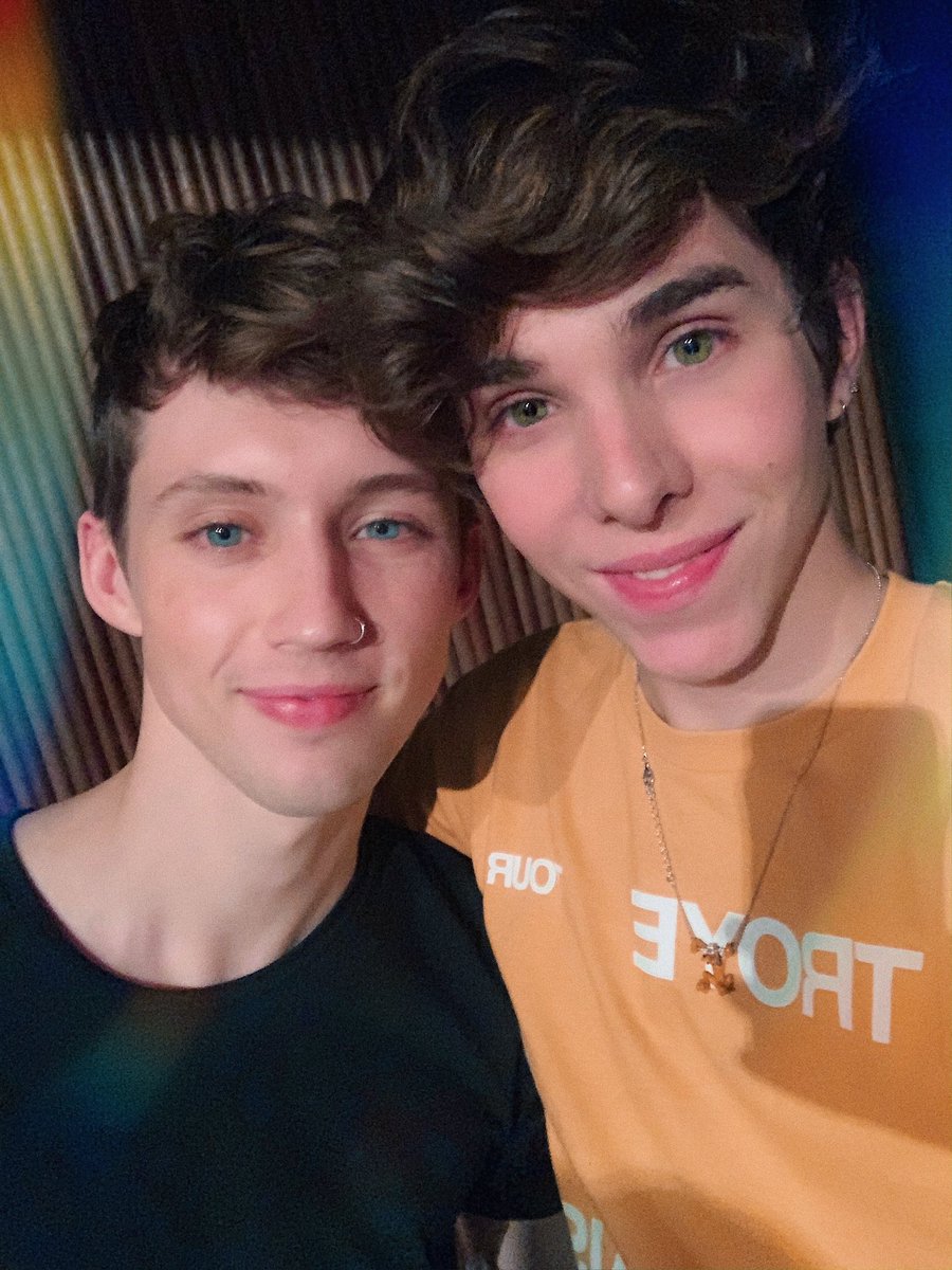 Erick Mafra on X: irmãos gêmeos??????? @troyesivan