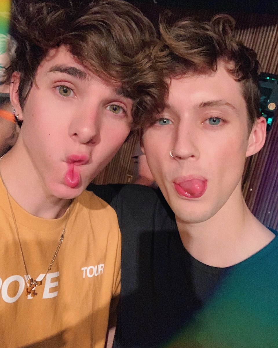 X 上的Erick Mafra：「irmãos gêmeos??????? @troyesivan   / X