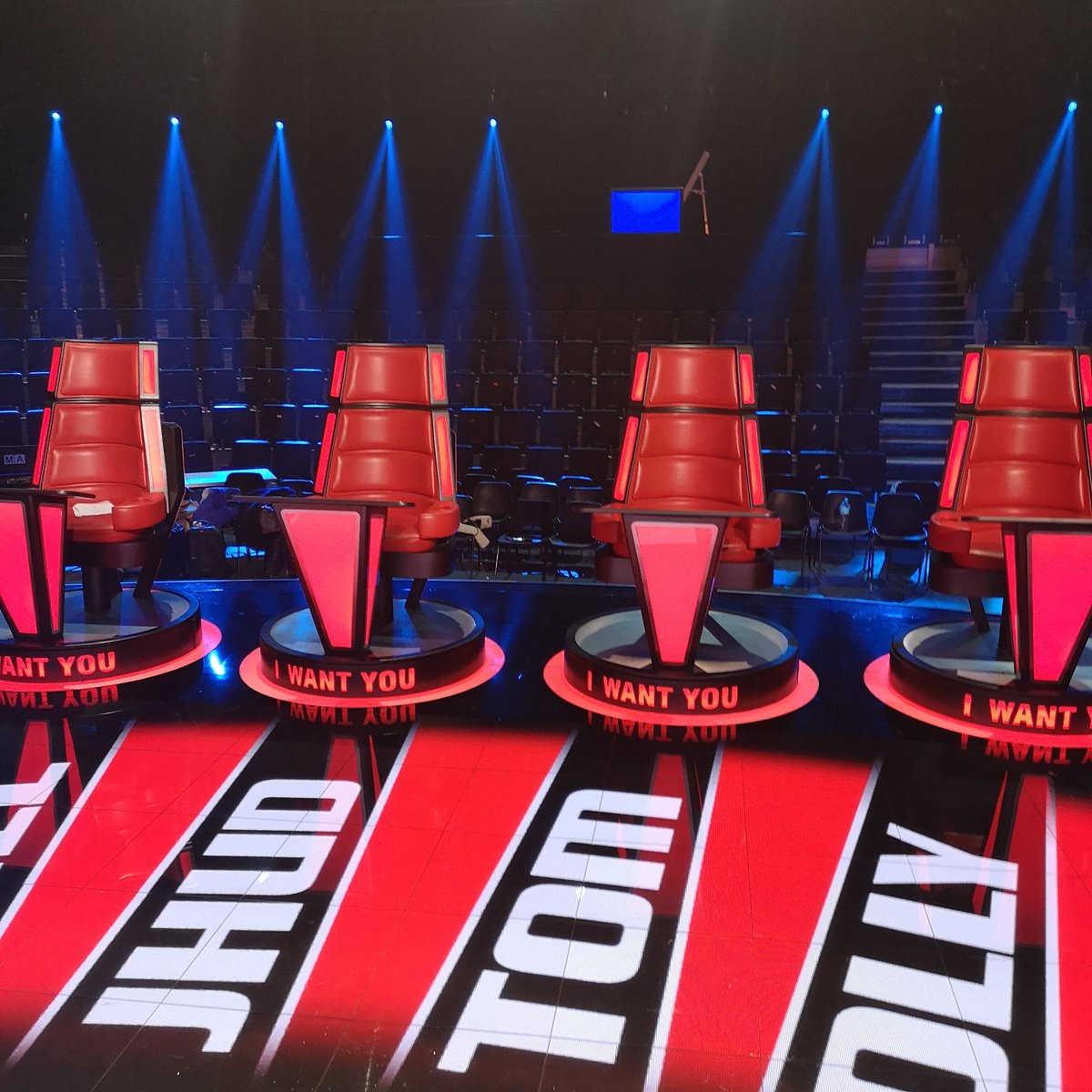 Greenboxtv's tweet photo. Guess which #redcarpet event I've been filming? #elstreestudios #expose #thevoice2019final #thevoice #junket #behindthelens #cameraman #tomjones https://t.co/Kg0o4s90Z1