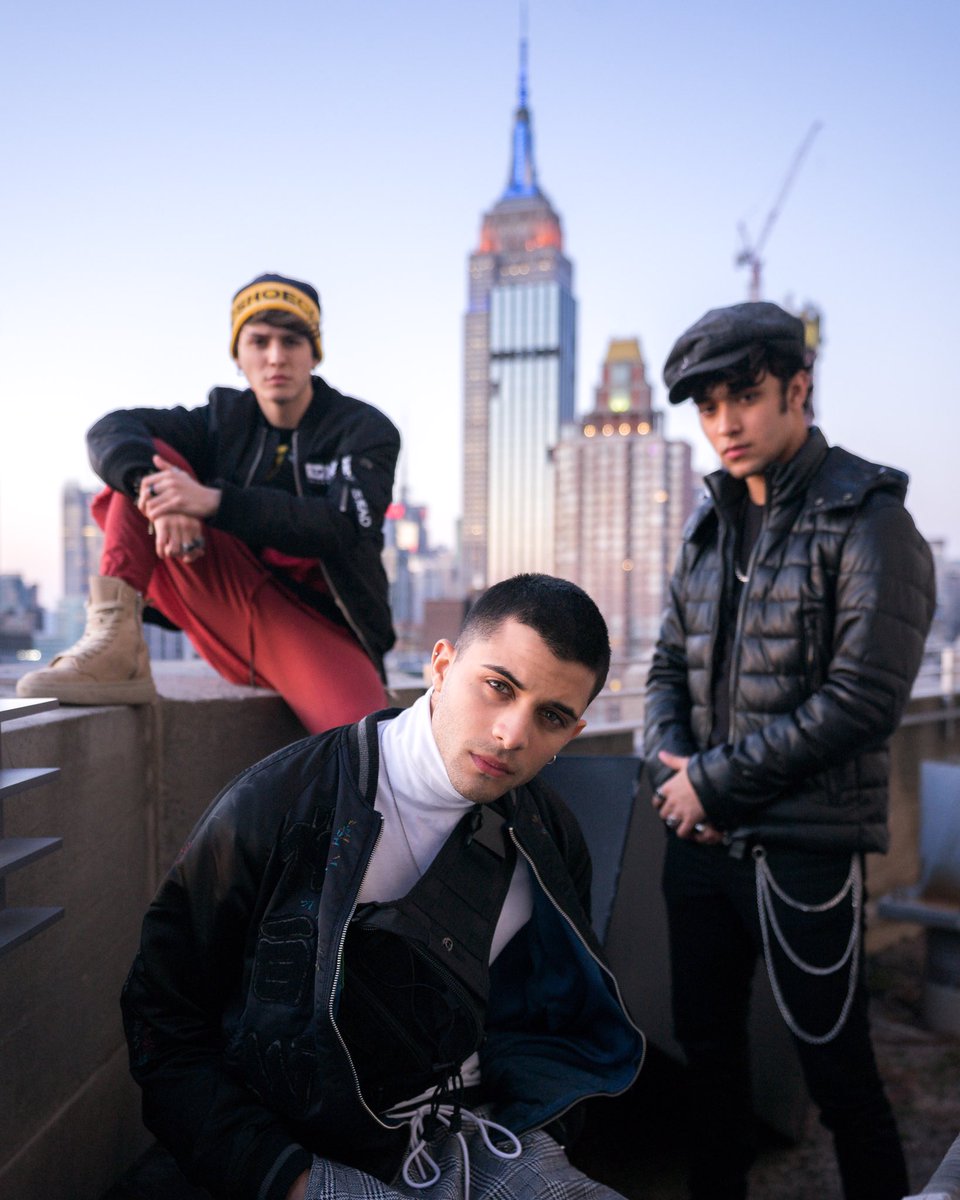 CNCOmusic's tweet photo. New York State of Mind! 🗽 https://t.co/SltBk8NyKx