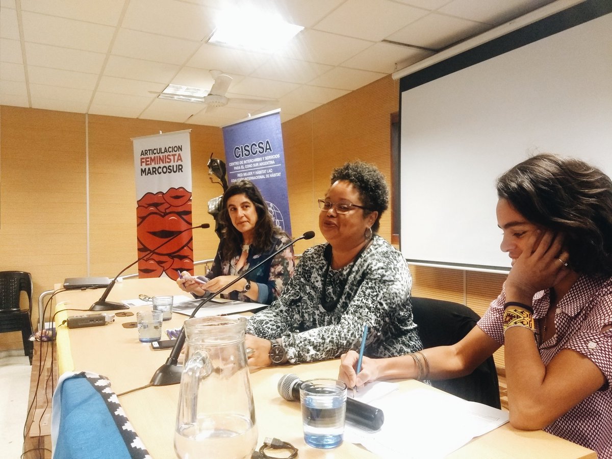 CiscsaCba's tweet photo. Empezó la conferencia de Mônica Oliveira, que  nos invita a pensar ¿Cuál el lugar de las mujeres negras en las ciudades? 
Modera: Alejandra Dominguez
#MujeresYCiudades #UrbanismoFeminista #CISCSA https://t.co/ocXBXCj7p4