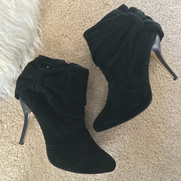 sunsets829's tweet photo. So good I had to share! Check out all the items I'm loving on @Poshmarkapp #poshmark #fashion #style #shopmycloset #starling #nike #modcloth: https://t.co/g7TSTMczAl https://t.co/O4Lrw9nC2A