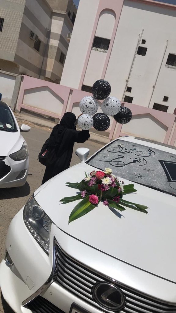 BES11__'s tweet photo. فرحتي ما تنوصف بجيت اهلي في مدرستي اللهم اهلي للابد🥺🖤🖤🖤🖤#تخرج_2019 https://t.co/DKUepTGfVS