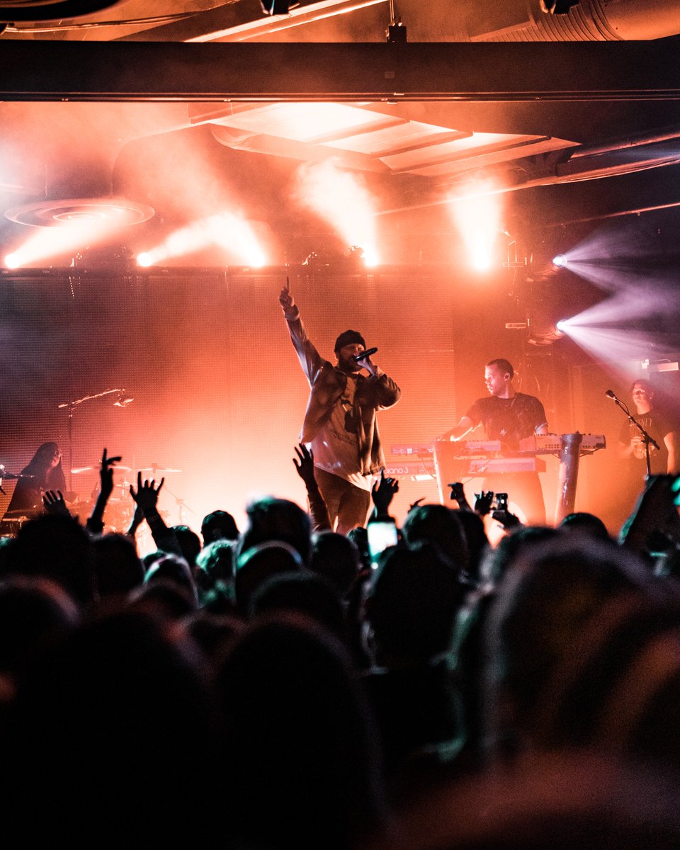 TeamVisionary's tweet photo. From Sacramento with love. #FromTourWithLove
πΈ: @bescphoto https://t.co/tVtFObRSfk