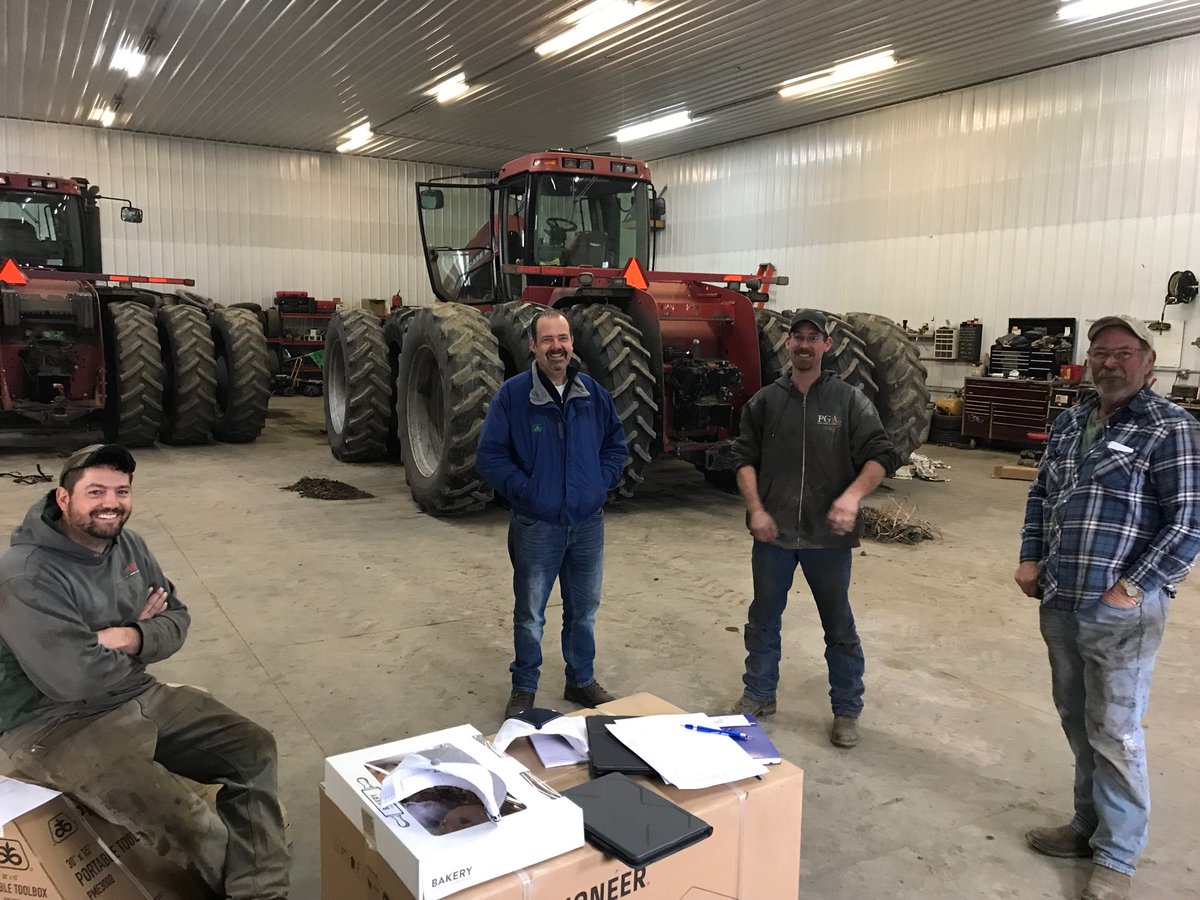 JesseMoch's tweet photo. Excited to pair this progressive operation with the NEW P9772AM hybrid to bring home the #ncgayieldcontest hardware! Initial planning session complete. β¦@TruaxRonβ© #teampeterson#inittowinit https://t.co/dpA6TMNouq