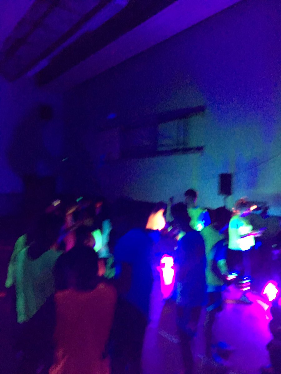 MonihighPE's tweet photo. Glow in the Dark Disco Time!! 🕺🏼 💃🏼 @MonifiethHigh #funathon https://t.co/8sIZ7XNraT