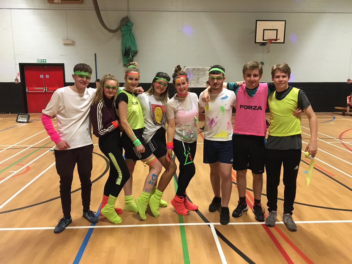 MonihighPE's tweet photo. Glow in the Dark Disco Time!! 🕺🏼 💃🏼 @MonifiethHigh #funathon https://t.co/8sIZ7XNraT