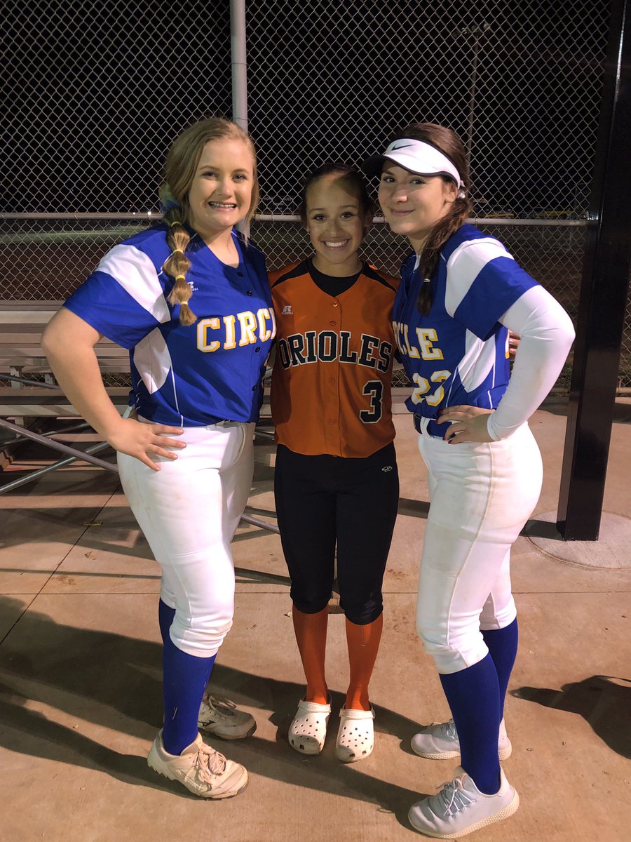 KSRenegades_BPF's tweet photo. Freshman Renegades.  Friends for life; playing HS softball.... #studettes https://t.co/ad1AZbsjTv