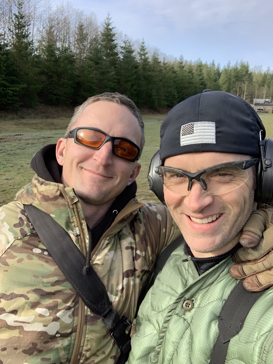 Leavenbueno's tweet photo. Long 48 hours with these dudes. Much ops. Many training. Great teammates. #LElife #vswat #swat #pewpew #2ndbat https://t.co/6B9RpoFTbD