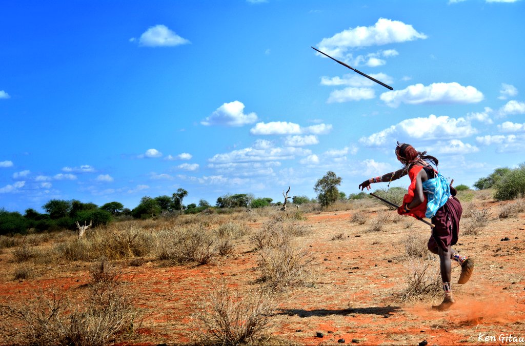 Whoosh goes the #spear !
📸Taken near #amboselinationalpark via @NikonUSA
.
#amboseli #communities #photography #nikon @kenyapics