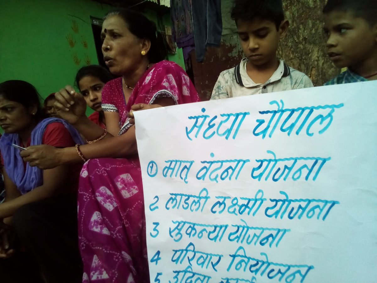 EastWcd's tweet photo. महिला एवं बाल विकास की समस्त योजनाओं की जन जागरूकता हेतु वि���िन्न क्षेत्रों में स्थानीय भाषा कोरकु, बघेली, निमाड़ी में संध्या चौपाल का आयोजन किया जा रहा है l जिससे कि प्रत्येक ग्रामीण परिवार तक विभाग की योजनाओं का लाभ मिल सके l @Sandhya7vyas @mpwcdnnm @MinistryWCD @DM_Khandwa https://t.co/diEHlFFbwh