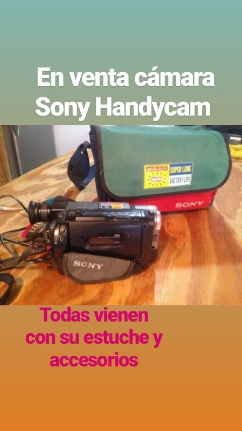StephanieS23's tweet photo. En venta cámara con su estuche y accesorios https://t.co/WeoswTe8wA