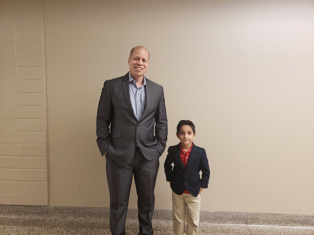 MHill_HISD's tweet photo. Looking sharp at SUTTON U! So proud of my kinder student looking so scholarly.  #LookGoodFeelGood #Swagger #SuttonPride https://t.co/EMIwvTbelA