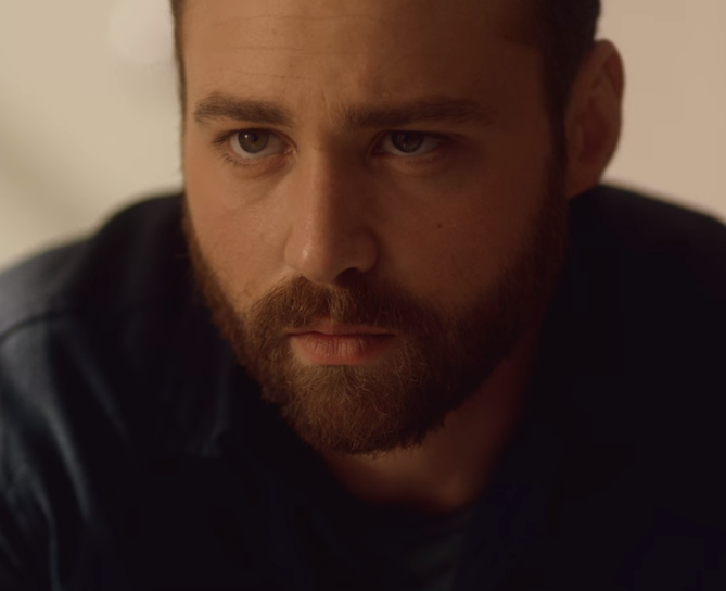 _lightsick's tweet photo. Emory Cohen as Homer in The OA appreciation tweet. He is incredible when he acts with his eyes. The way he stares at OA and express everything that the character is feeling without saying a word is mesmerizing. 💘 https://t.co/4UlO98XoDW