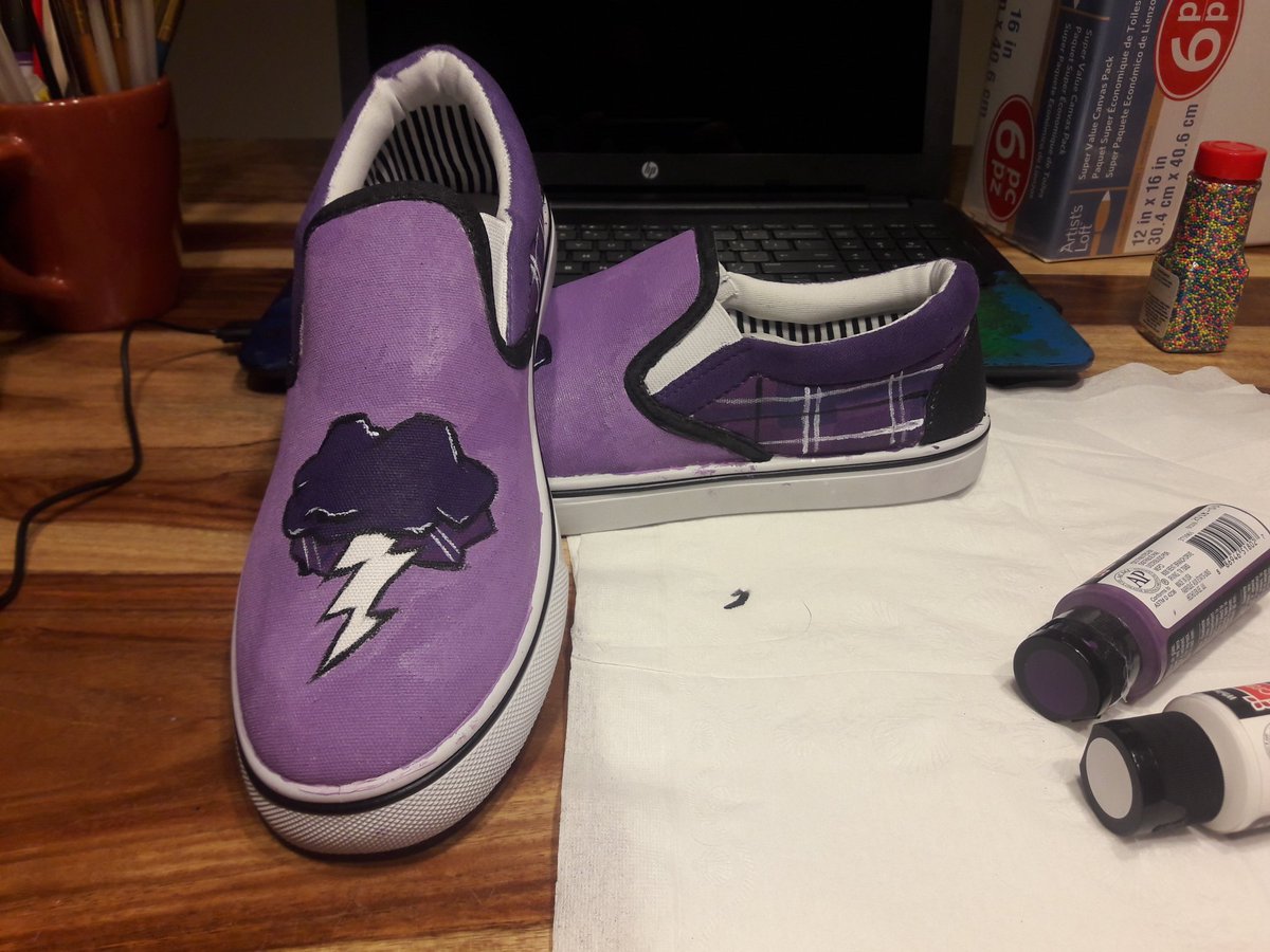 AlaynaEmber's tweet image. Made some sweet kicks for my BFF&apos;s birthday! 
#Anxiety #SandersSides #fanders #VirgilSanders #shoes #purple #TomasSanders #FANART @ThomasSanders @fandersART @FanderArtMuseum