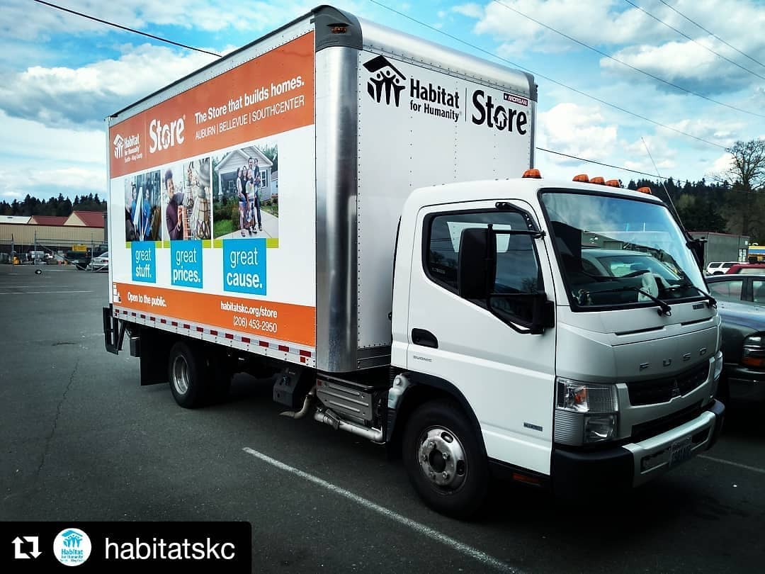 evergreensign's tweet photo. We love working with Habitat for Humanity Seattle-King County on these updated trailer wraps - look for them on the road heading out for donation pickups! #vehiclewrap #trailerwrap #customvinyl #truckwrap https://t.co/h6o7nfLynM