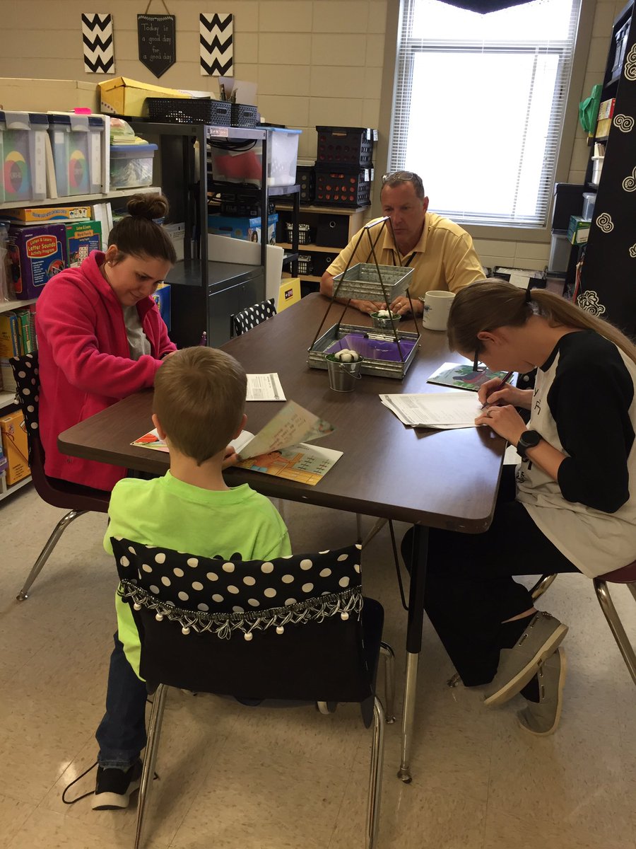 CarolAPullen's tweet photo. Fountas &amp; Pinnell Benchmark Assessment System Training was a success @smesbulldogs @BLOUNTBOE with @missking2017 @KrisTanner16 @regina_vargasr @CarnellSpradlin.
#smespride #readingrecords #cueingsystems #fountaspinnell https://t.co/KgAUT972jp