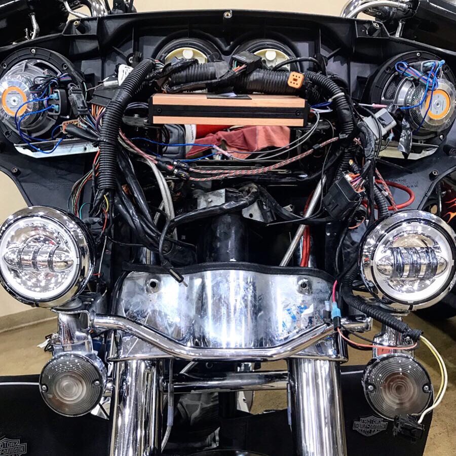 LugnutsGuapo's tweet photo. 🎛EQ🎛
.
Got that #DBdrive eq for the diamond system! Loud+Crystal Clear= 👊🏼🤘🏼👌🏼💯
Thanks to Tom for the help and Tripp for pointing out I got my wires mixed up🤦🏼♂️lol
#GSWT #GETSOMEWINDTHERAPY
#harleydavidson #ride #madetoride #iPhone #BAGGER #TEXASBAGGER #electraglide #standard https://t.co/rsfySThNpj